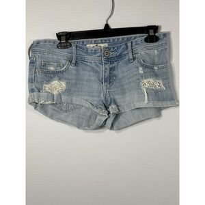 Hollister Women Y2K Size 5 Juniors Shorts Crochet Patch Cuffed Distressed Denim